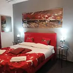 La Fenice לינה וארוחת בוקר 3*